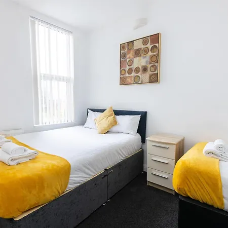 Spacious Close To City Centre With Free Secure Parking