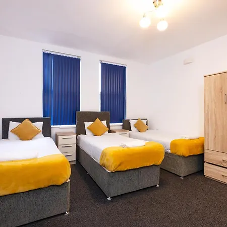 Spacious Close To City Centre With Free Secure Parking Apartment *
