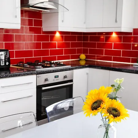 Spacious Close To City Centre With Free Secure Parking Leeds (West Yorkshire)