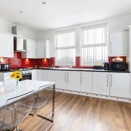 Apartment Spacious Close To City Centre With Free Secure Parking